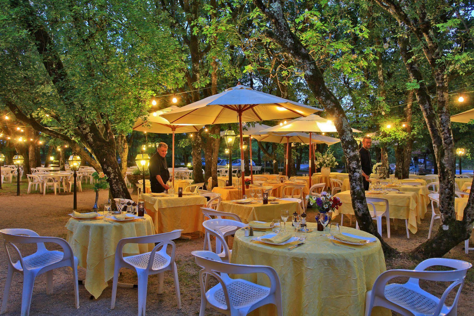 Hotel Restaurant Du Chateau روكامادور المظهر الخارجي الصورة